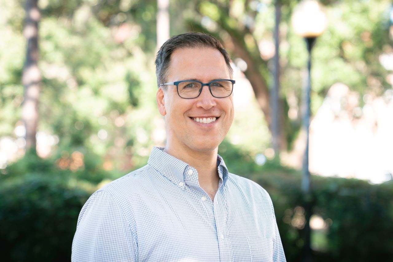 Big Data in Portrait Photography and AI-Generated Images: Transforming the Modeling Industry and Beauty Standards